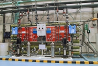 uzdatnianie_wody_dla_przemyslu_elektronicznego_filtracja_membranowa_odwrocona_osmoza_kontrola_jakosci_wody_wyprodukowanej-645a29ed