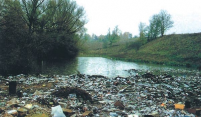 bezkarne_wysypiska_smieci_w_terenach_wodonosnych_zanieczyszczaja_zrodla_wody_pitnej-34fb45fb